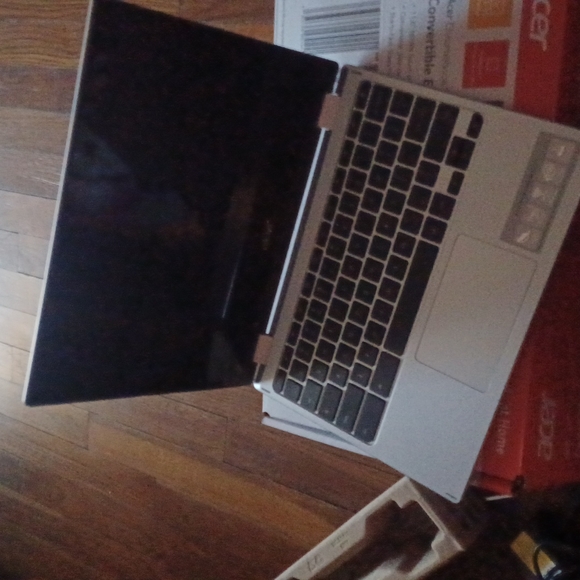 I'm am selling a acer chrome book spin 311 convertible everyday - Picture 3 of 8